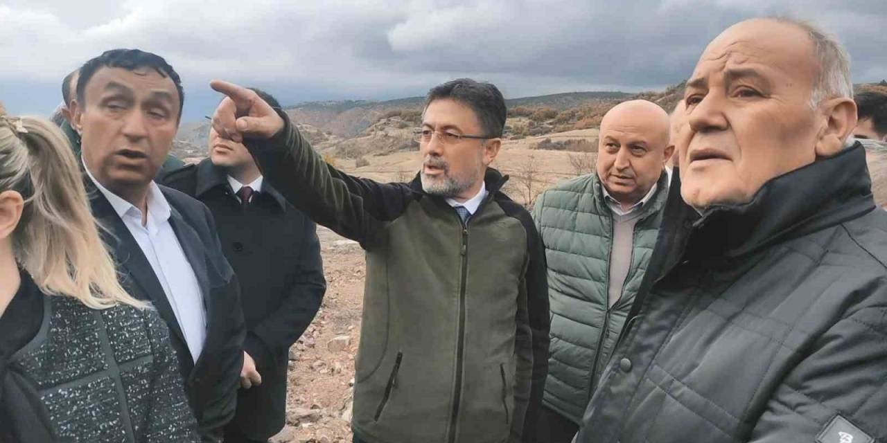 Bakan Yumaklı, 53 Ev, Ahır Ve Samanlığın Yandığı Köyde İncelemelerde Bulundu