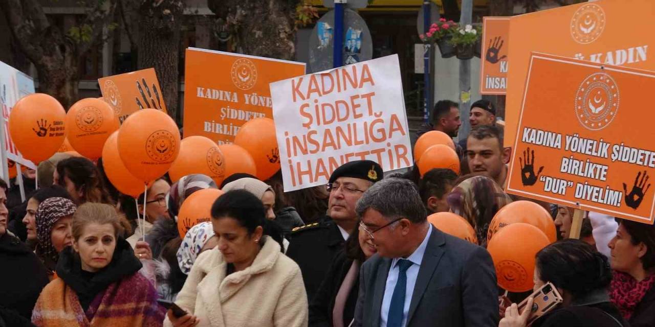 Çankırı’da Yüzlerce Vatandaş Kadına Yönelik Şiddete ’dur’ Demek İçin Yürüdü