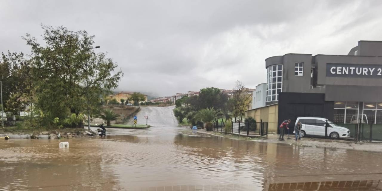 Muğla’da Şiddetli Yağış Etkili Oldu