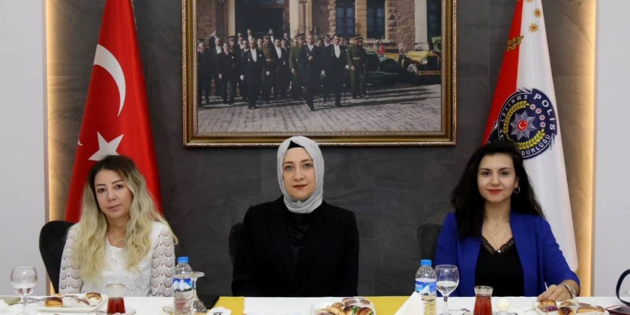 Ağrı’da Kadına Yönelik Şiddete Karşı Bilgilendirme Toplantısı