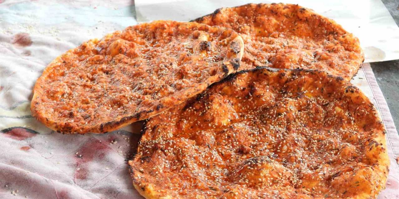 Çamurdan Gelen Lezzet "Tandır Ekmeği" Hataylı Kadınların Geçim Kaynağı