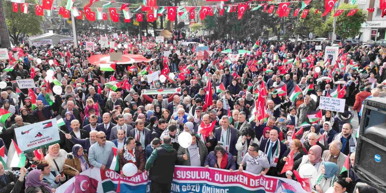 Gölcük’te Binlerce Kişi Filistin İçin Yürüdü