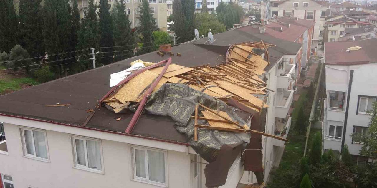 Rüzgara Dayanamadı, Karşı Binanın Çatısına Uçtu