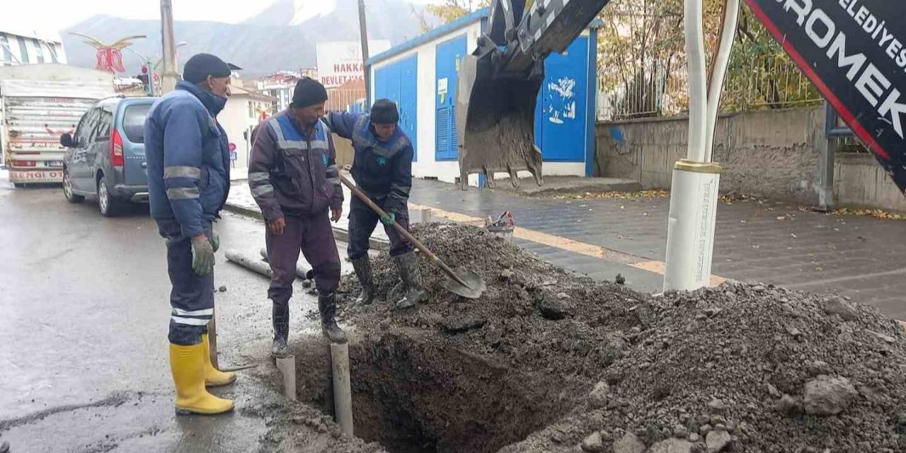 Belediye Arıza Ekibinin Zorlu Mesaisi