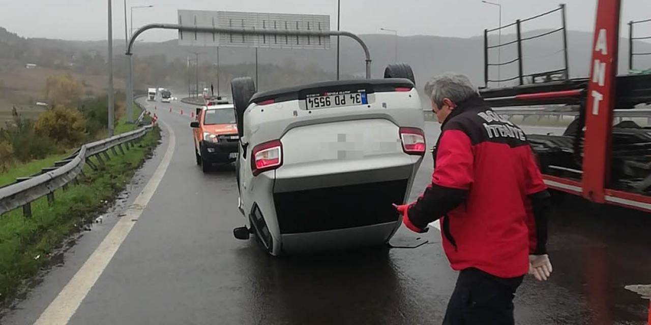 Otomobil Otoyolda Takla Attı: 2 Yaralı