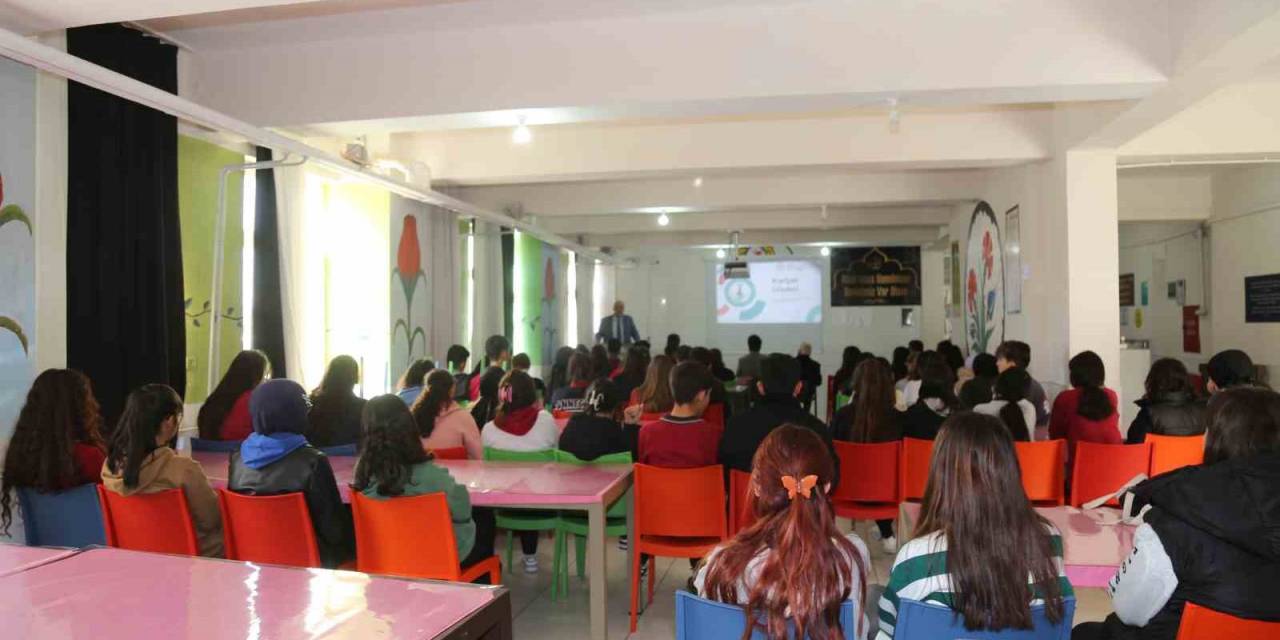 Başkan Arslan Tecrübelerini Öğrencilerle Paylaştı