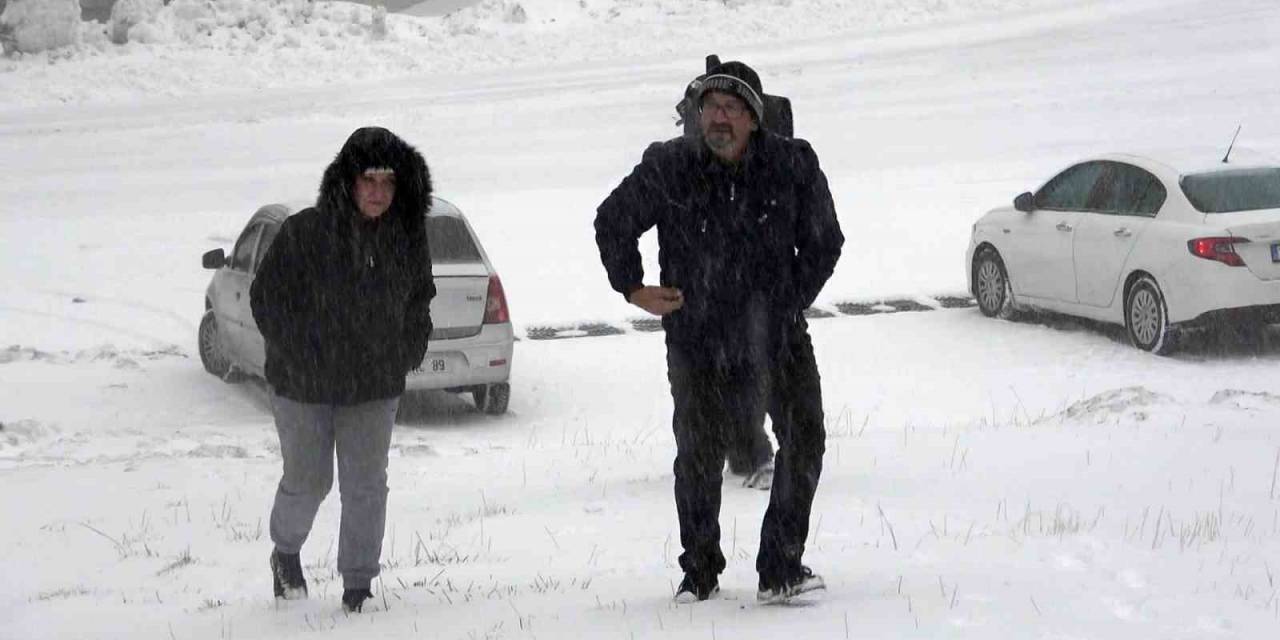 Uludağ’da Kar Yağışı Devam Ediyor