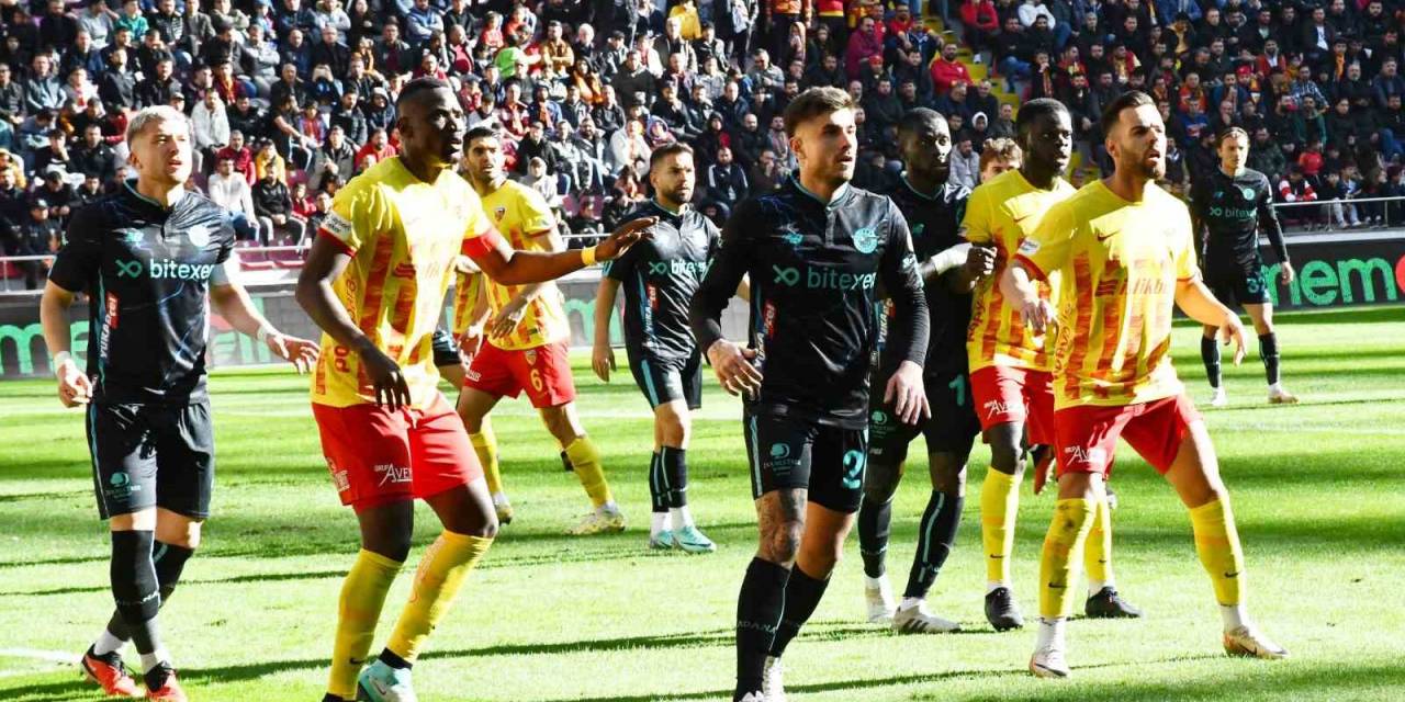 Trendyol Süper Lig: Kayserispor: 0 - Adana Demirspor: 1 (İlk Yarı)