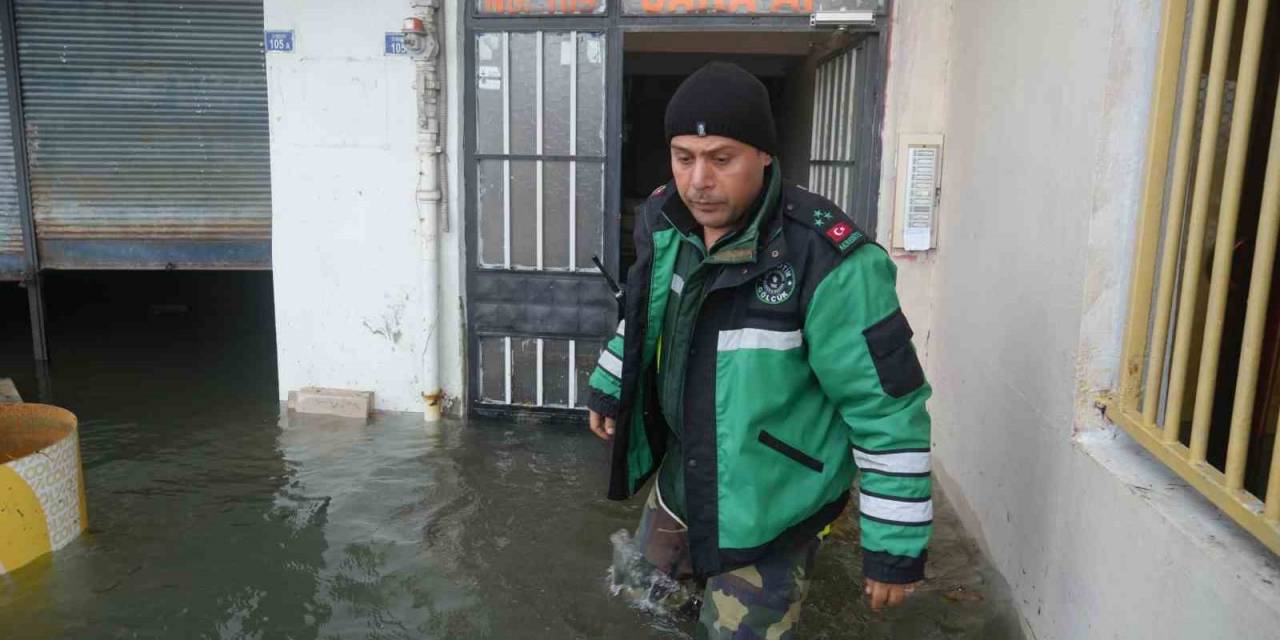 Fırtına Felç Etti: Evler Suyla Doldu, Vatandaşlar Dışarıya Çıkamadı