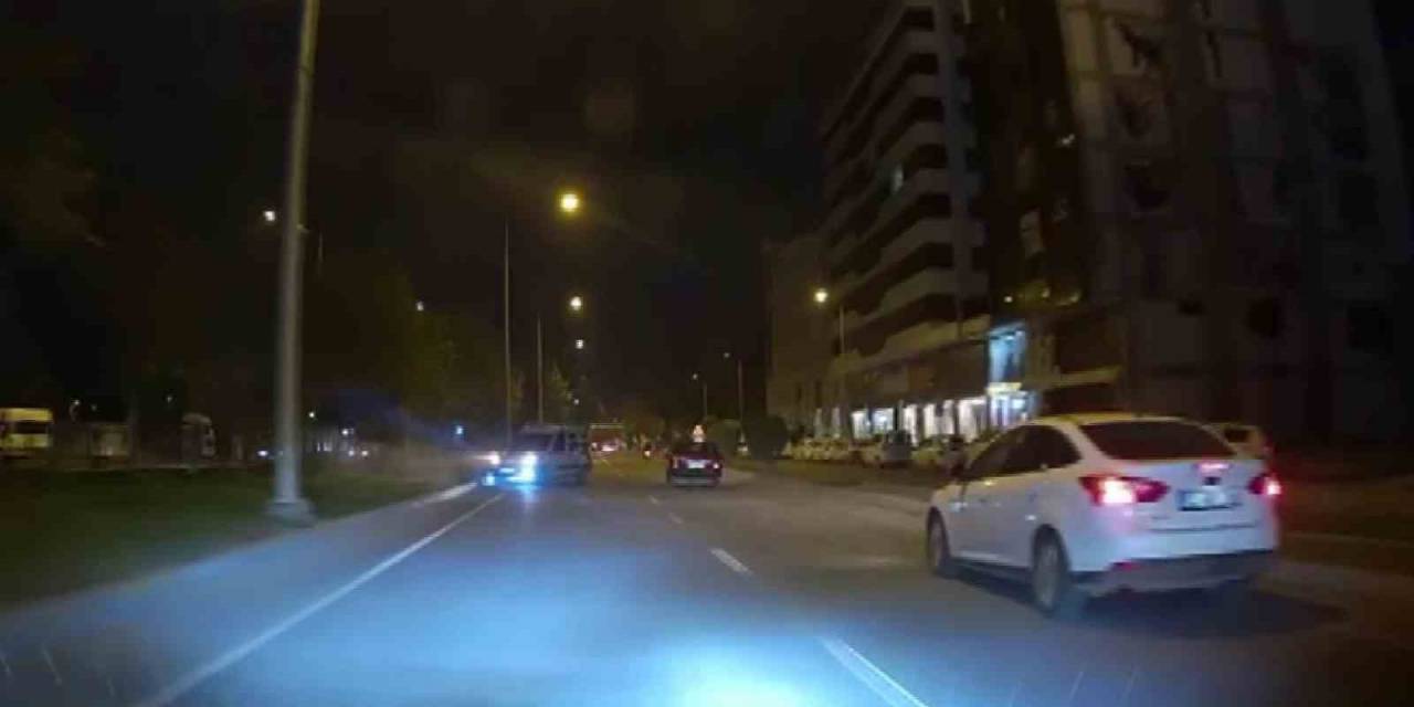 Kaza Anı Araç Kamerasına Saniye Saniye Yansıdı