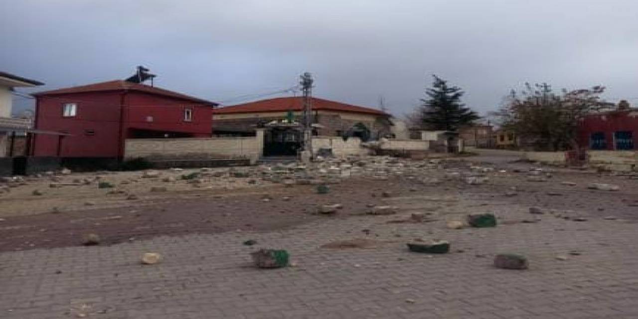 Aksaray’da Fırtına Cami Minaresini Yıktı