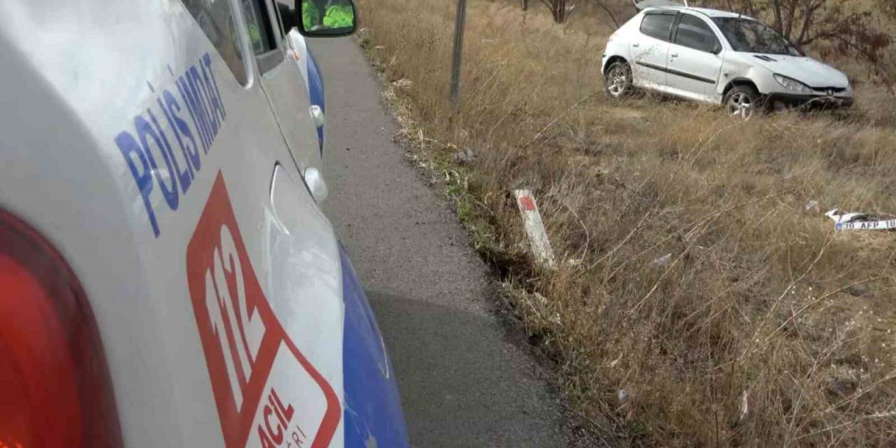 Şarampole Düşen Otomobilde Baba Ve 11 Yaşındaki Oğlu Yaralandı