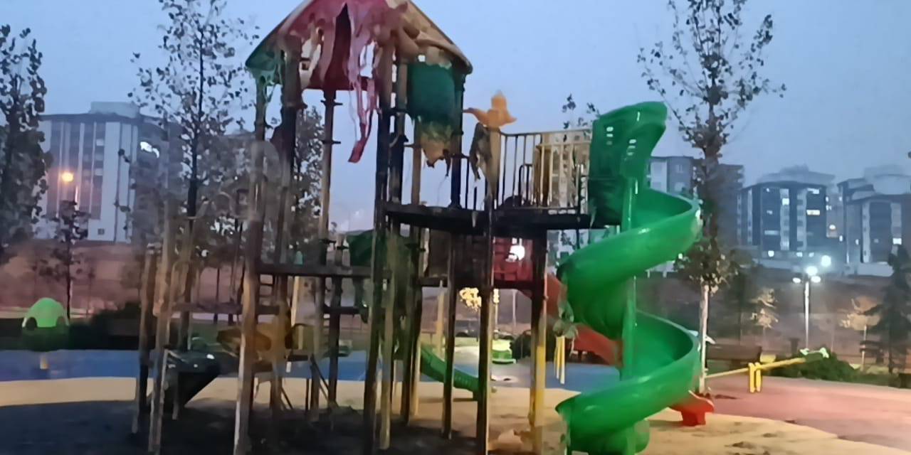 Çocuk Oyun Parkı Alev Alev Yandı