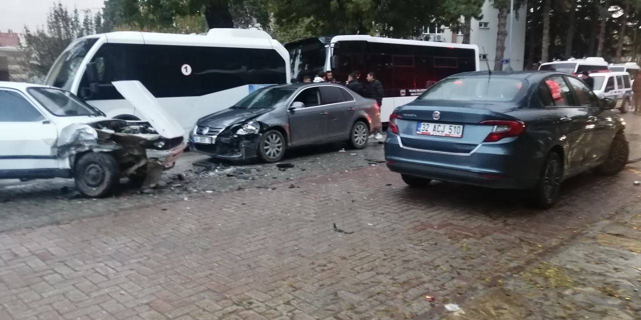 Isparta’da Zincirleme Kaza: 1 Yaralı
