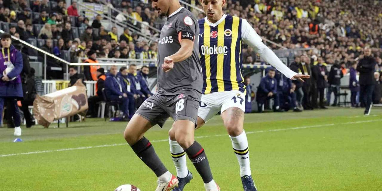 Trendyol Süper Lig: Fenerbahçe: 0 - Fatih Karagümrük: 1 (İlk Yarı)