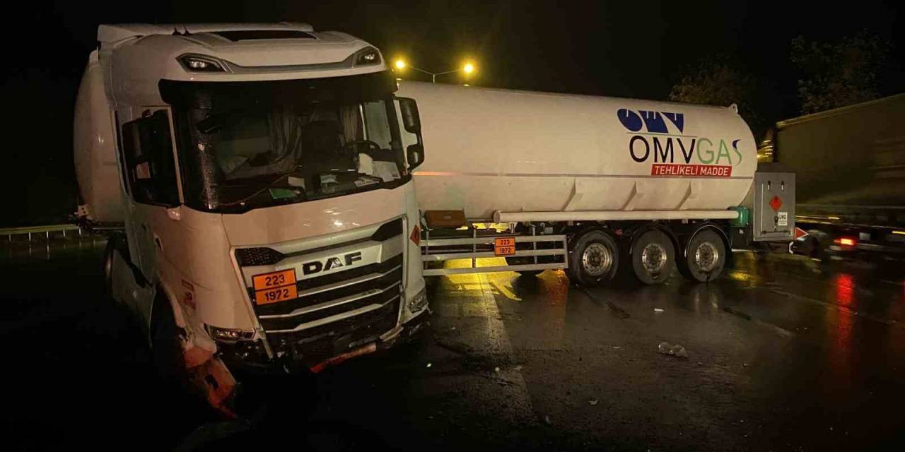 Lng Tankeri Bariyerlere Çarptı: 1 Yaralı