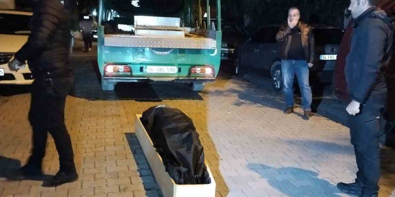 El Frenini Çekmeyi Unuttuğu Aracının Altında Kalarak Can Verdi