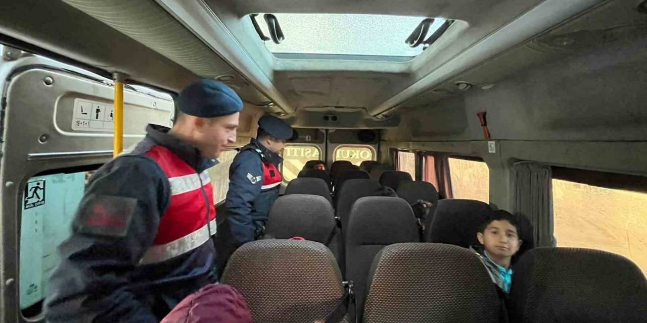 Jandarma Ekipleri Öğrencilere Trafik Eğitimi Verdi