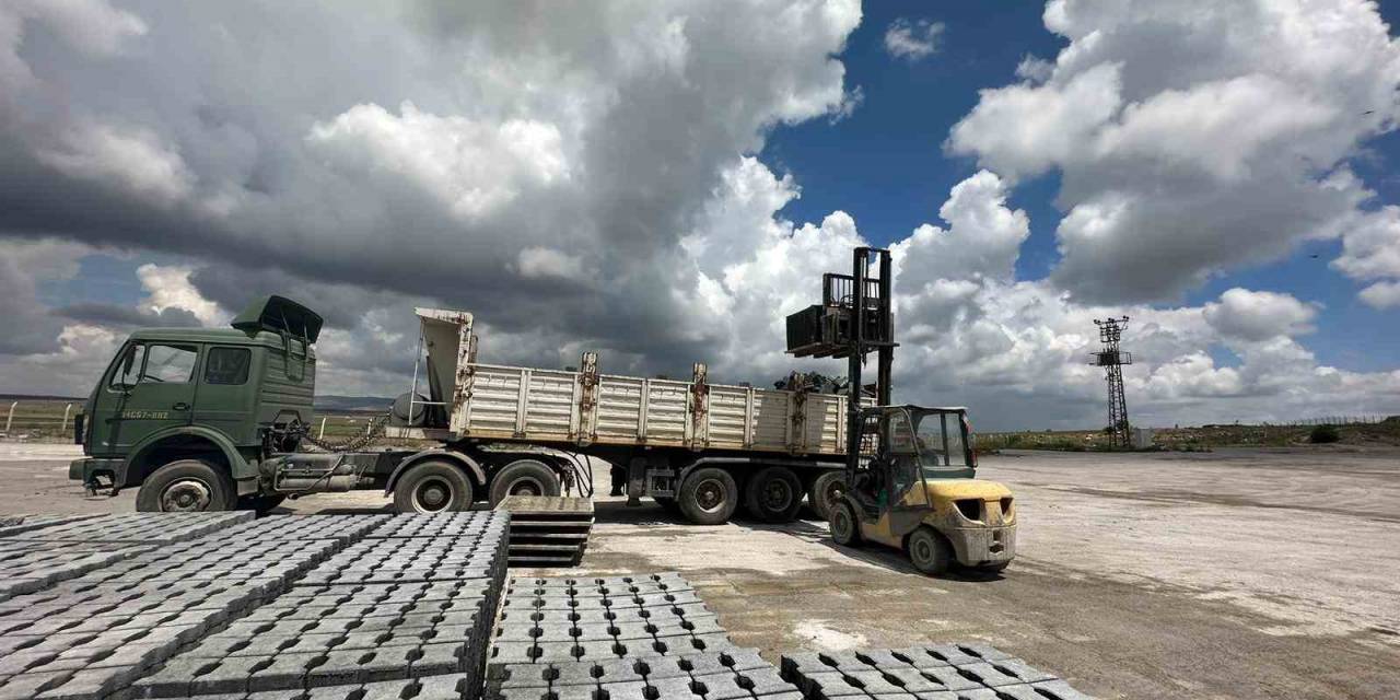 Büyükşehir, 250 Bin Metrekare Kilit Beton Parke Taşı Üretti