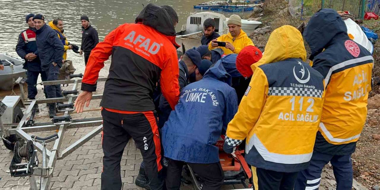 Uçurumdan Düşen Vatandaş 19 Saat Süren Operasyonla Kurtarıldı