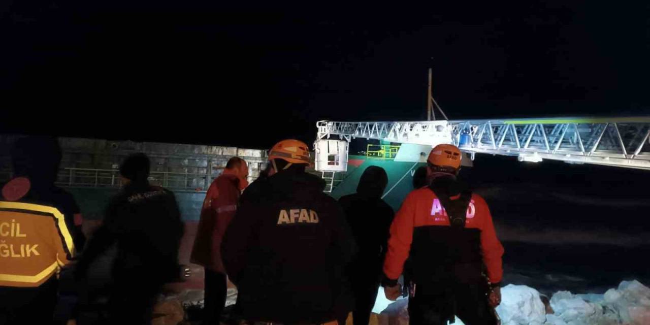 Kastamonu’da Karaya Oturan Geminin Mürettebatı Böyle Kurtarıldı