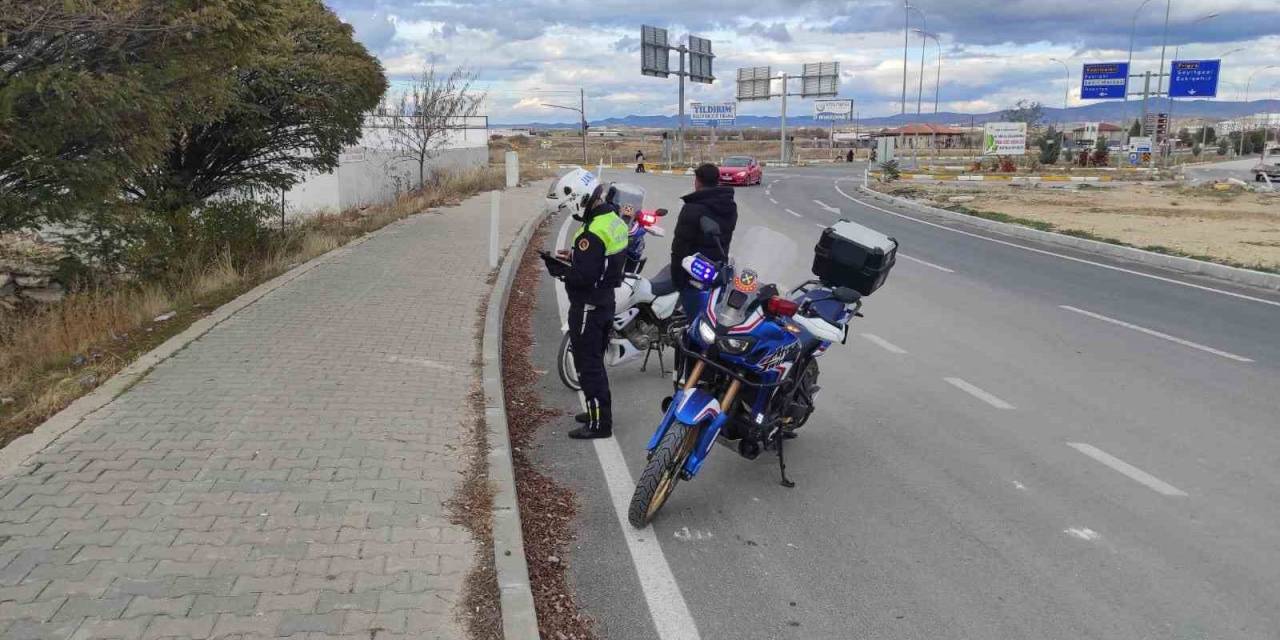 Jandarma Denetimlerinde, Motosiklet Ve Sürücüsü Üzerinde Uyuşturucu Madde Ele Geçirildi