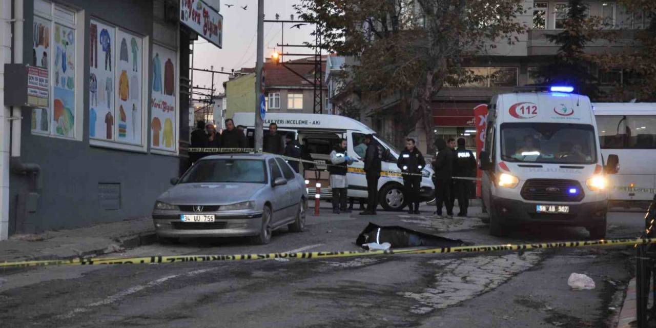 Akaryakıt Tankerinin Altında Kalan Kadın Hayatını Kaybetti