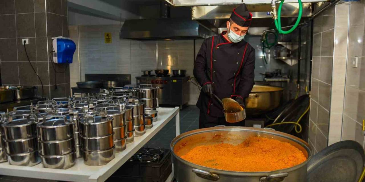 Turhal Belediyesine Bağlı Aşevi Yılın 365 Günü Hizmet Veriyor