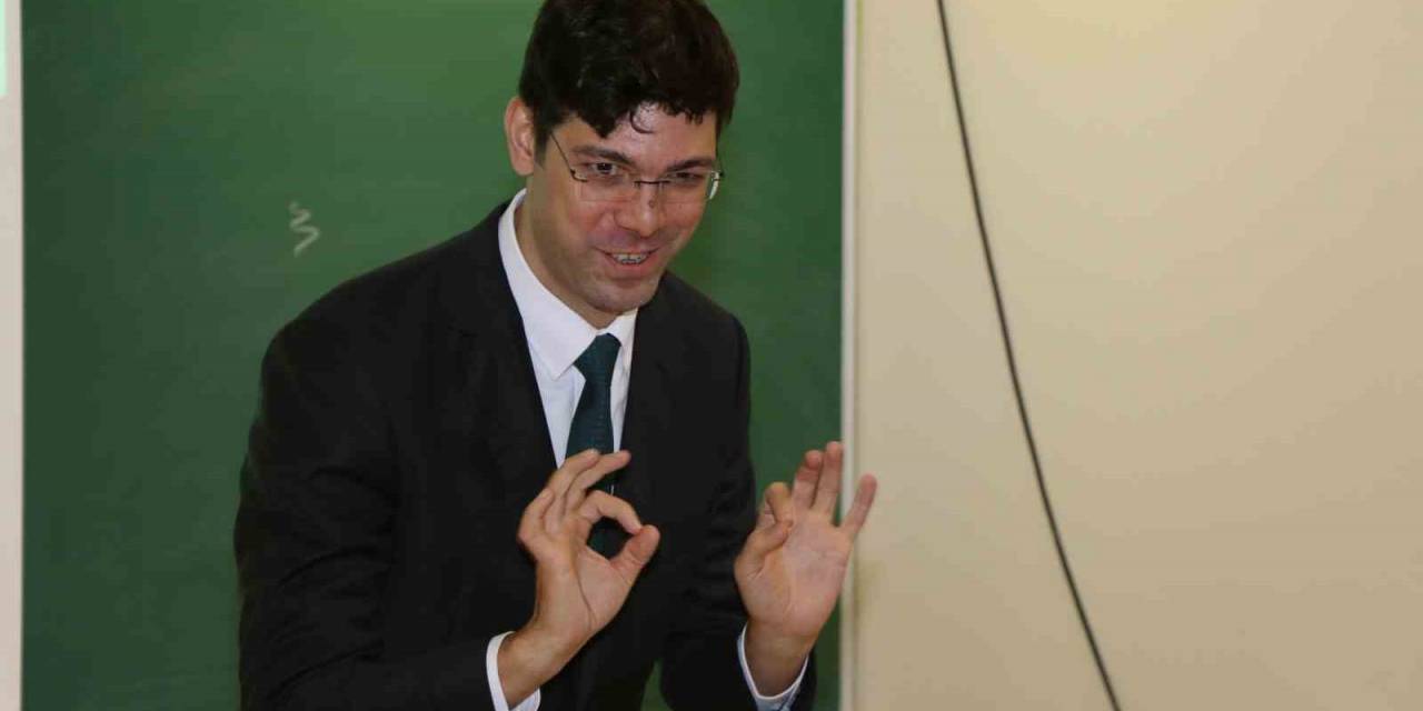 İşitme Engelli Birey Türkiye’de İlki Gerçekleştirdi