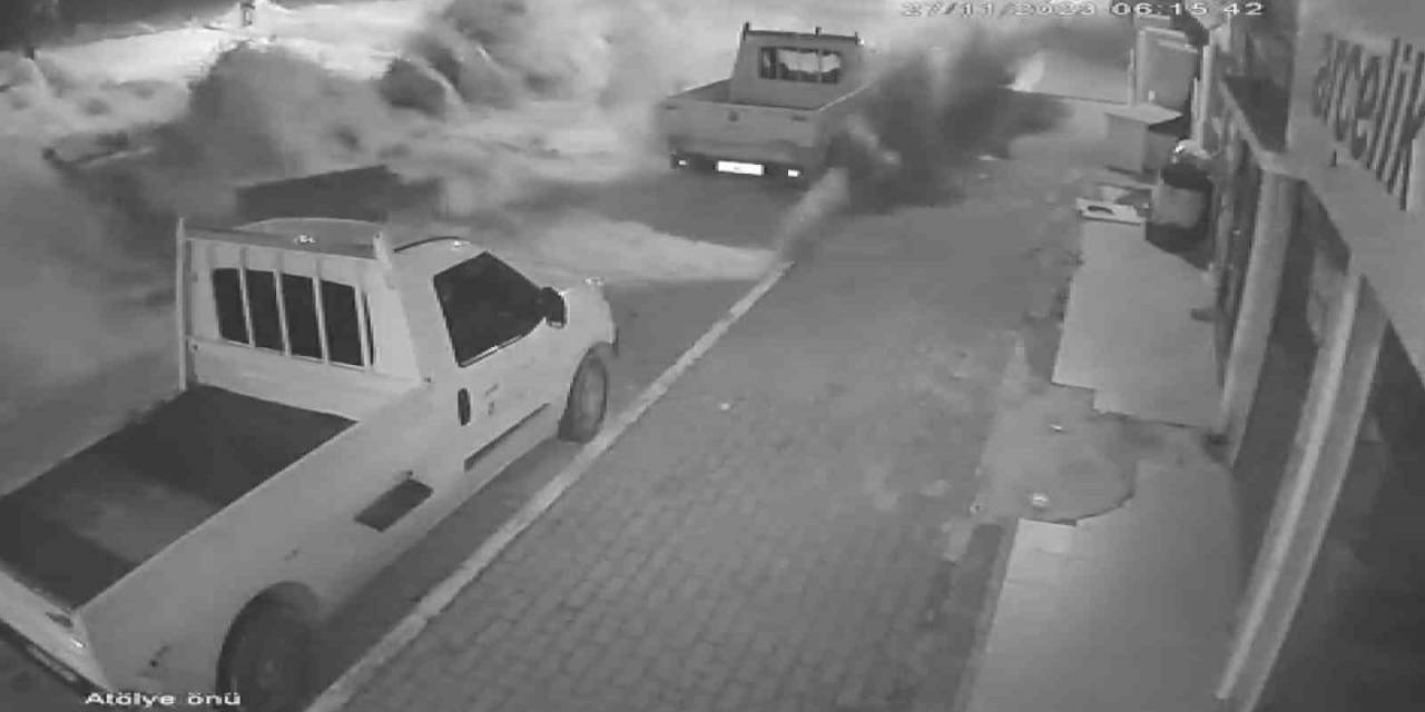 Saniyeler İçinde Gelen Dev Dalgalar Sahili Savaş Alanına Çevirdi