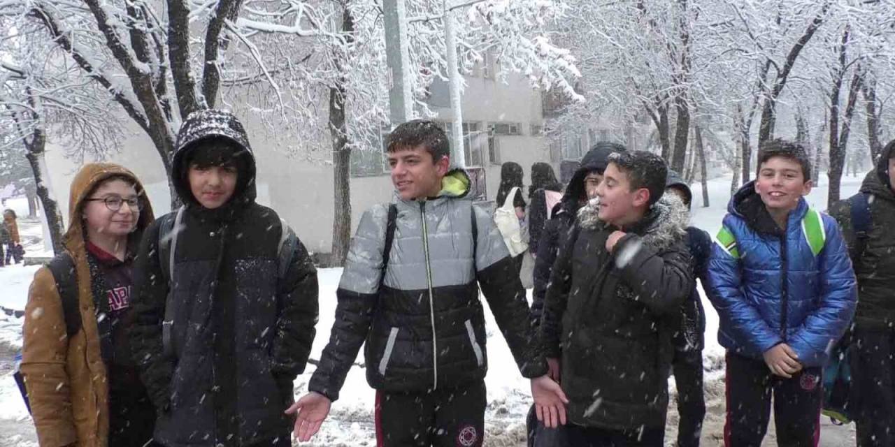 Öğrenciler Evlerine Gitmekte Güçlük Çekti