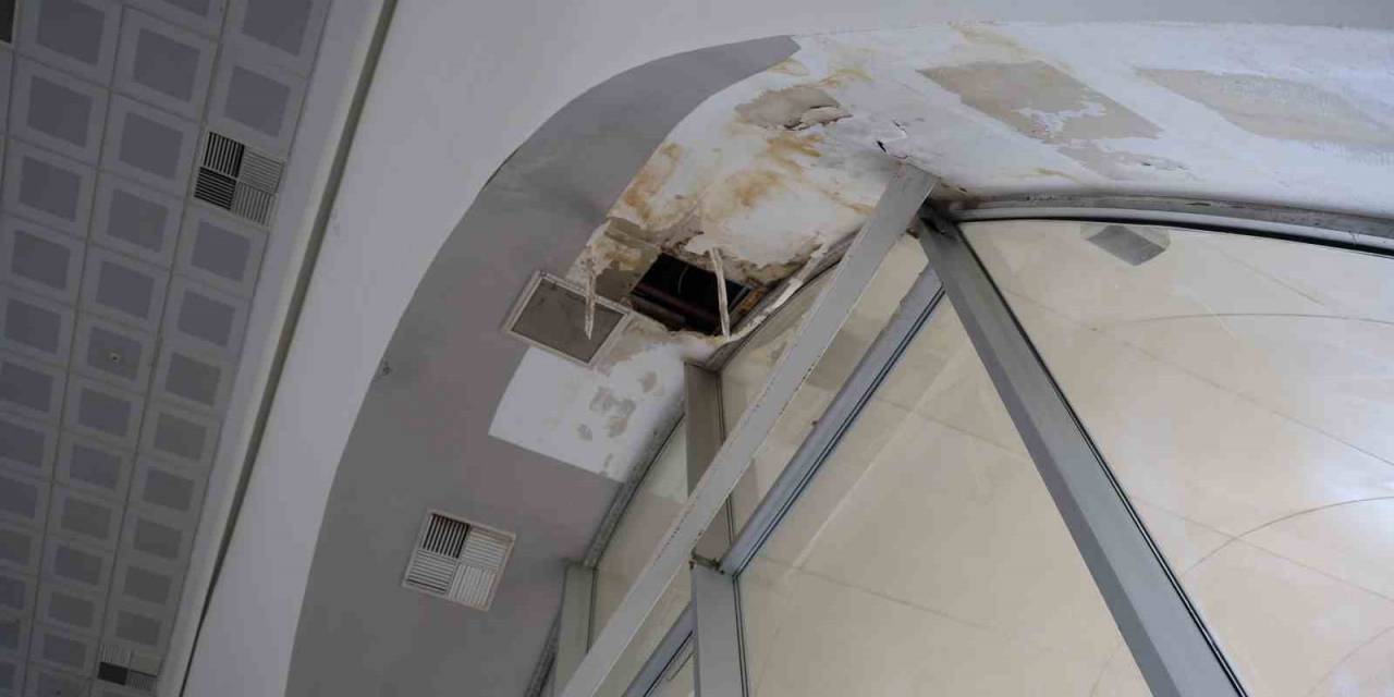 Terminal Esnafından Göçük Suyuna ’kovalı’ Müdahale