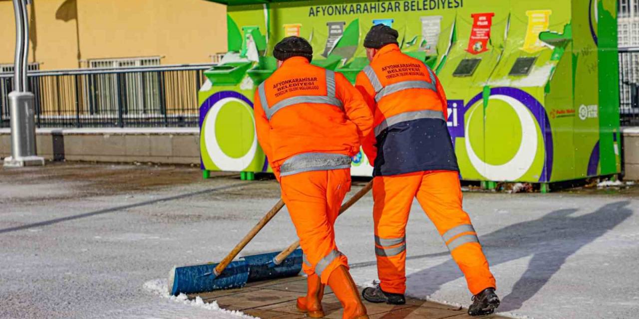 Kar Yağışı Sonrası Hummalı Temizlik Çalışması Başladı