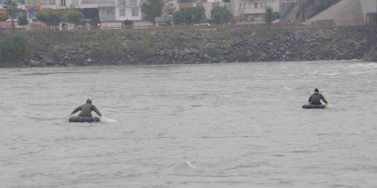 Dicle Nehri’ne Atlayan Kız Kardeşlerden Biri Kurtarıldı, Diğeri Aranıyor