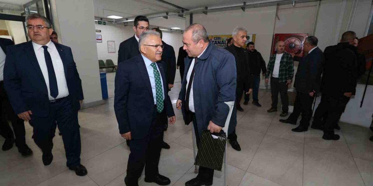 Başkan Büyükkılıç, Öğle Yemeğinde Belediye Personeli İle Buluştu