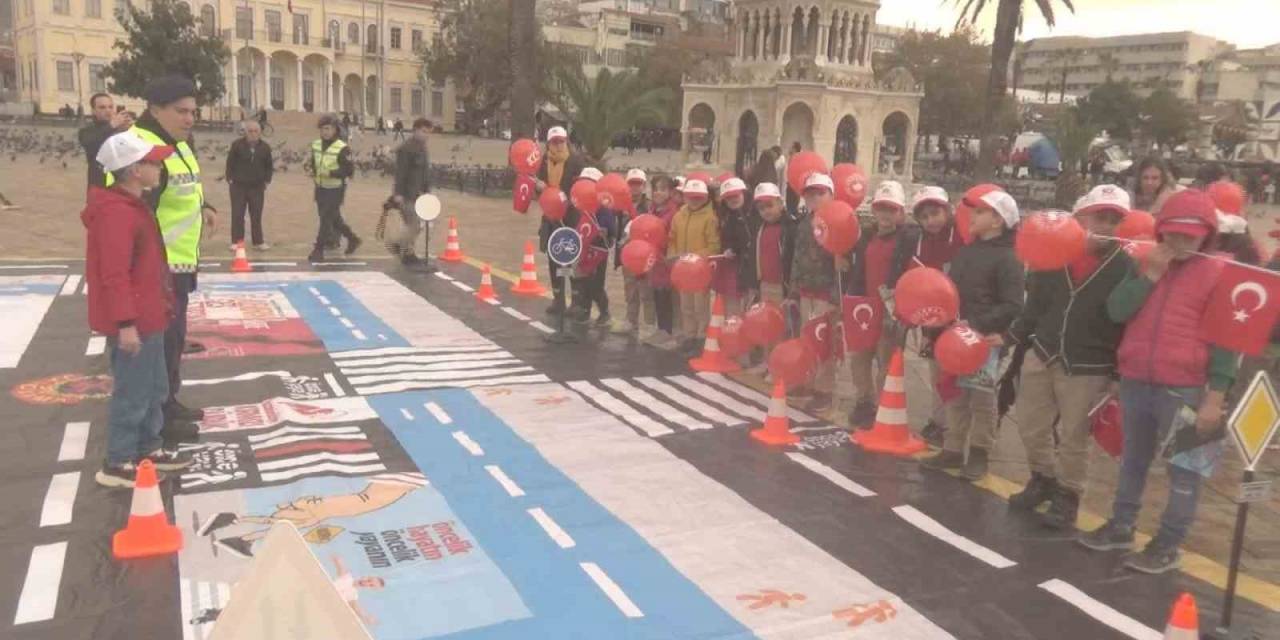 İzmir’de Jandarma İle Öğrenciler Bir Araya Geldi