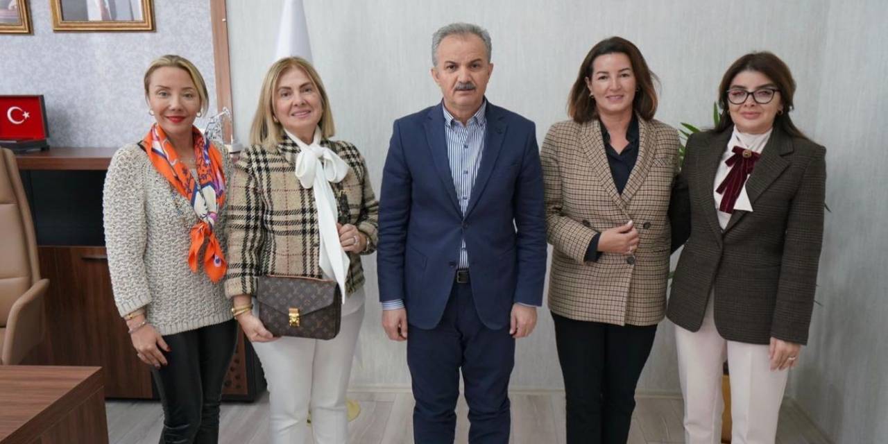 Kadınlardan, Deprem Bölgesindeki Çocuklara Hediye