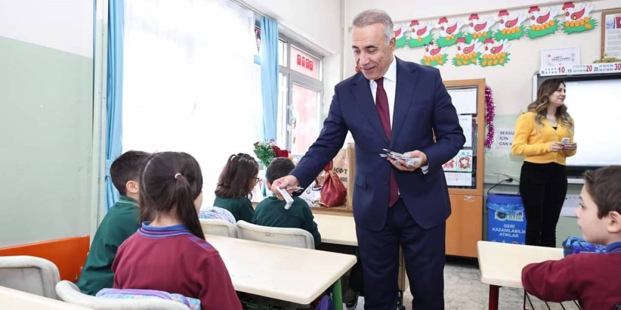 Sultangazi’de “Çöp Deyip Geçme Harekete Geç” Etkinliği Düzenledi