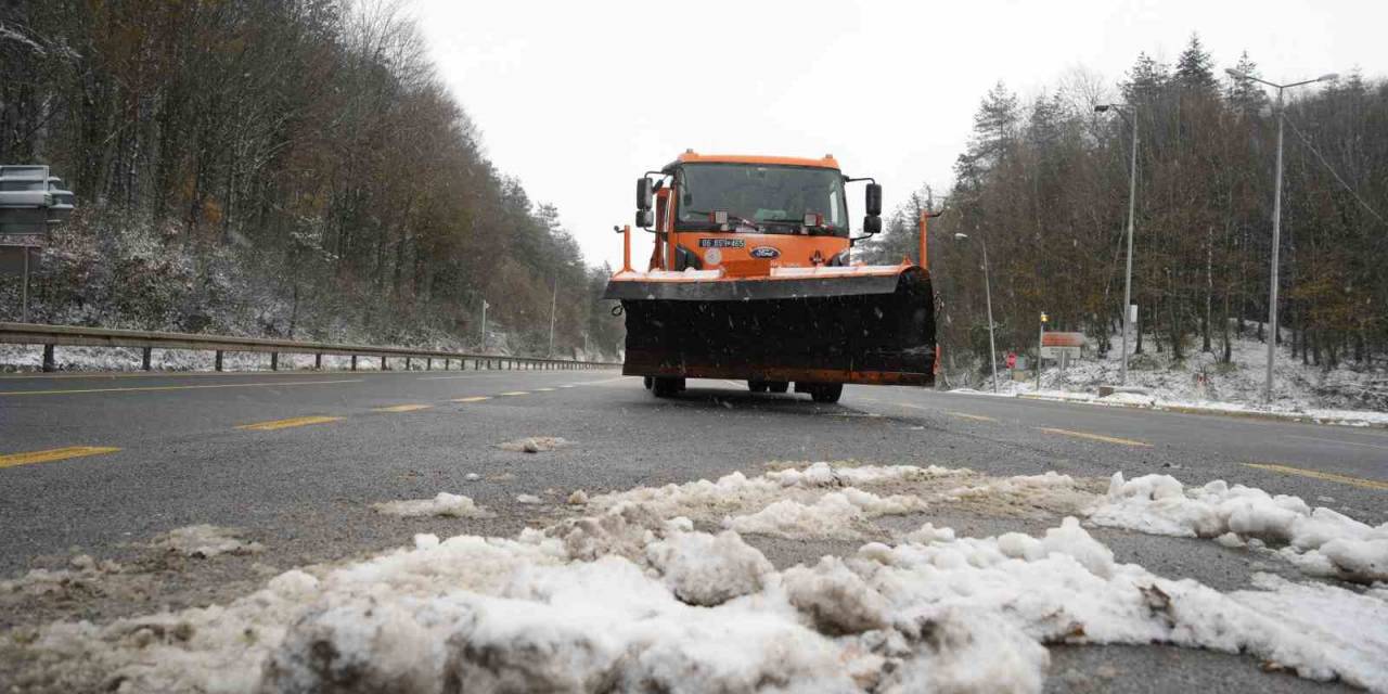 Bolu Dağı Geçişinde Aralıklarla Kar Yağışı Etkili Oluyor