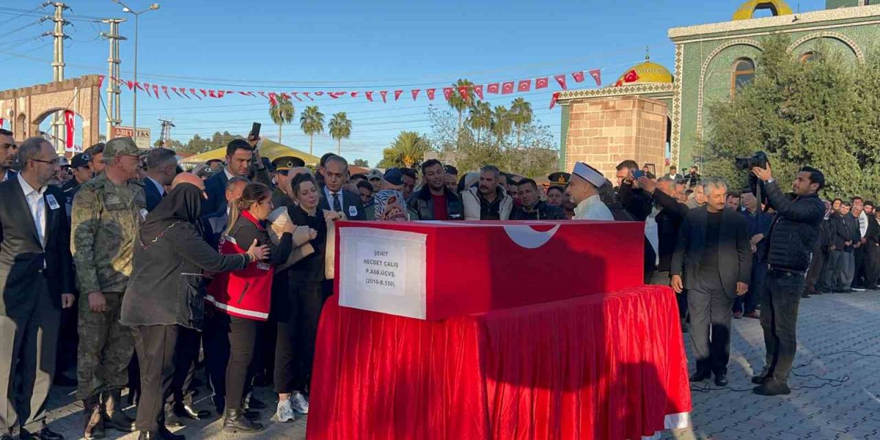 Hamile Eşten Şehide Gözü Yaşlı Son Bakış