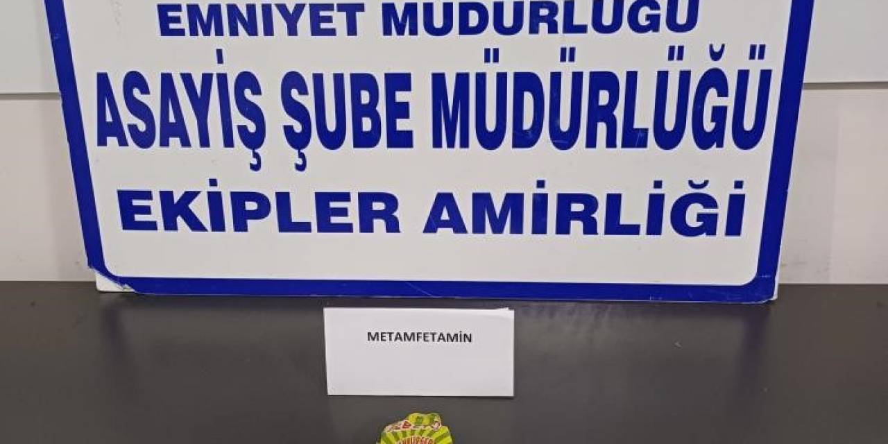Kütahya’da 3 Kişinin Üzerinde Uyuşturucu Madde Ve Kesici Alet Ele Geçirildi