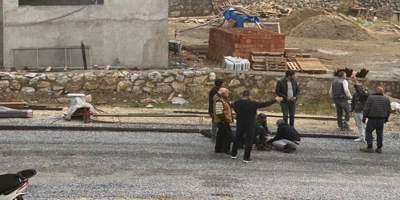 Kafasına Onbeşinci Kattan Kalıp Malzemesi Düşen İnşaat İşçisi Öldü