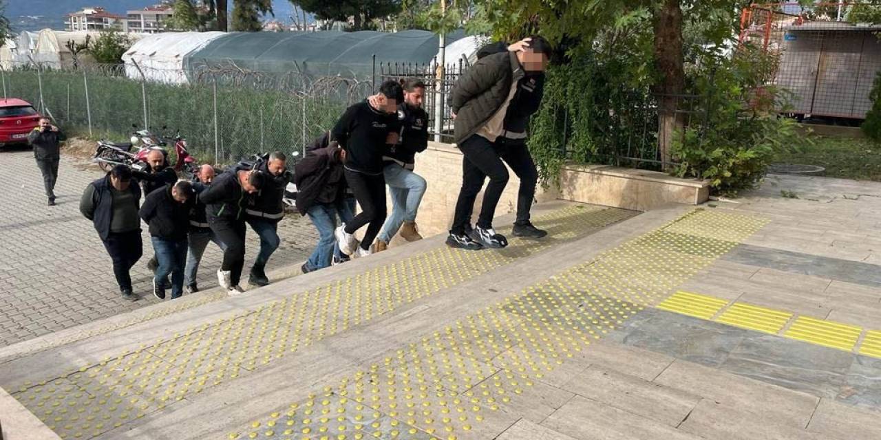 İzmir’de Eğlence Mekanındaki Silahlı Kavgada 7 Gözaltı