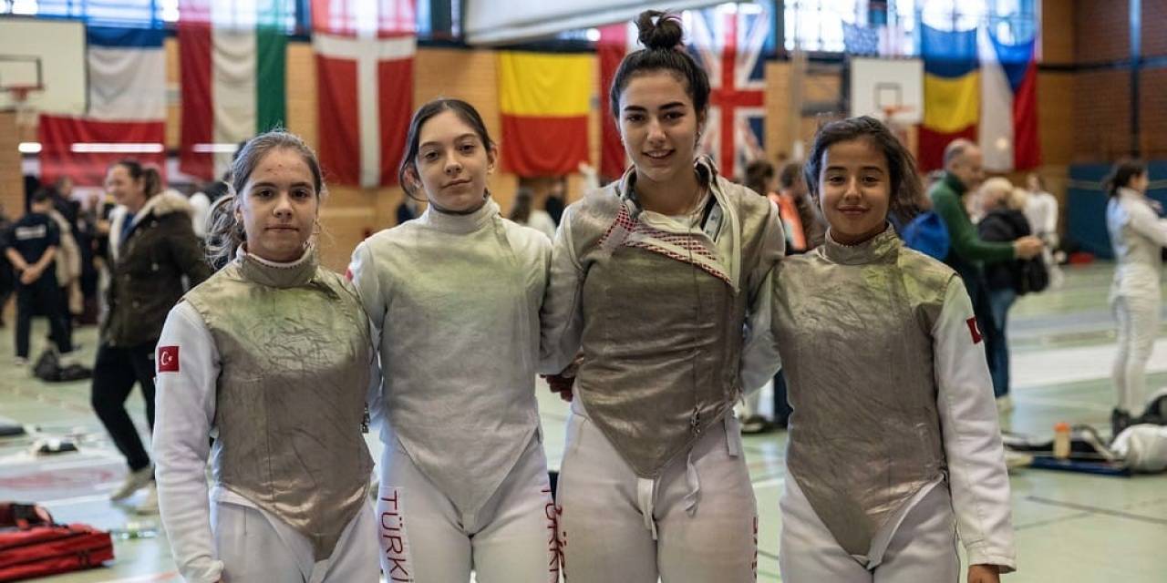 Gürcistan’da Eskrimcilerden İki Altın Madalya