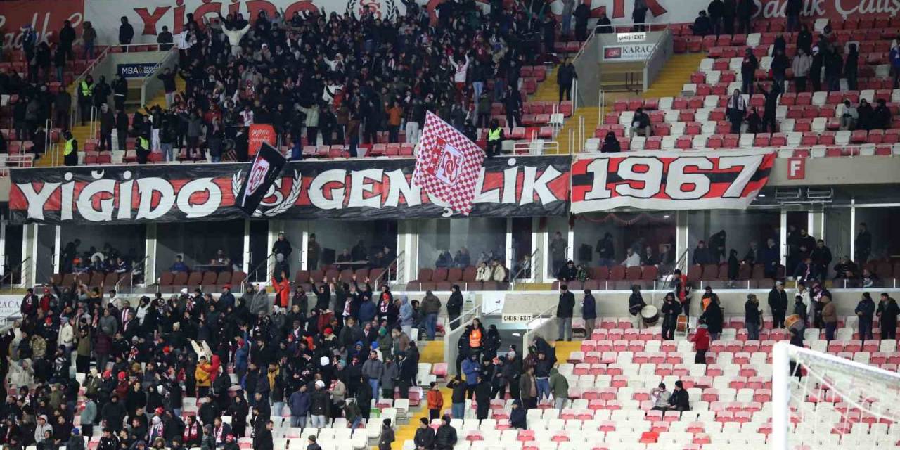 Sivasspor Taraftarı Maça İlgi Göstermedi