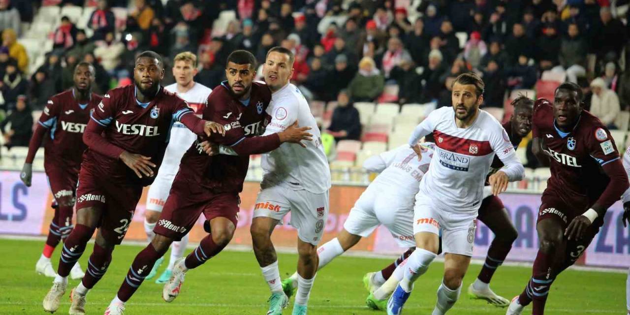 Trendyol Süper Lig: E.y. Sivasspor: 2 Trabzonspor: 2 (İlk Yarı)