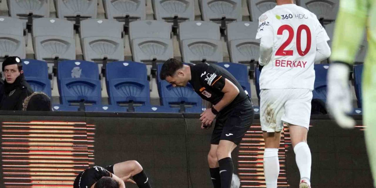 Başakşehir-pendikspor Maçında Yardımcı Hakem Cemil Tunç Sakatlandı