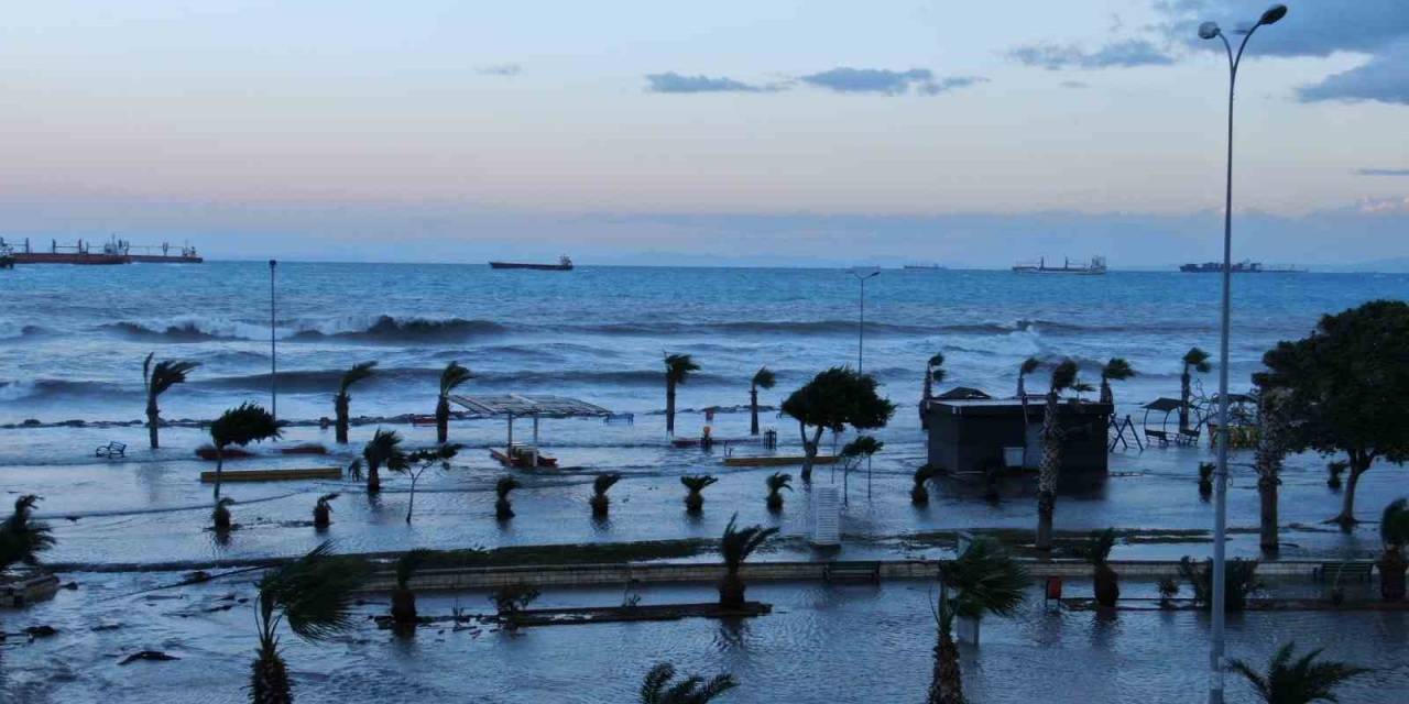 İskenderun’da 4 Okulda Eğitime Bir Gün Ara Verildi