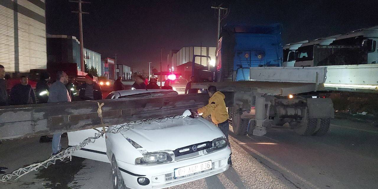 Tır Dorsesinin Altında Sıkışan Aracın Sürücüsü Ağır Yaralandı