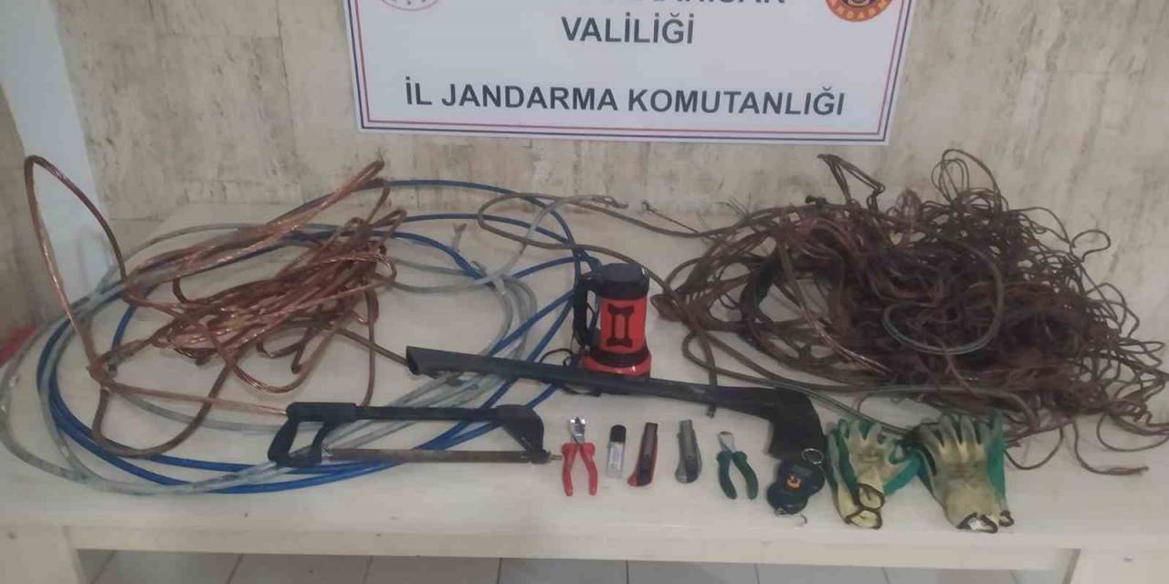 Çiftçilerin Kabusu Olan Kablo Hırsızlarını Jandarma Yakaladı